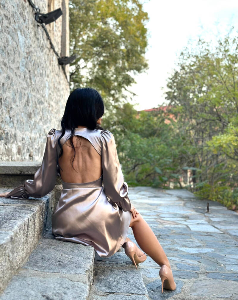 Сатенена рокля с гол гръб Satin Diva
